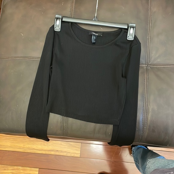 A DEAL Set of two crop long sleeves forever 21 tops! - Picture 5 of 6